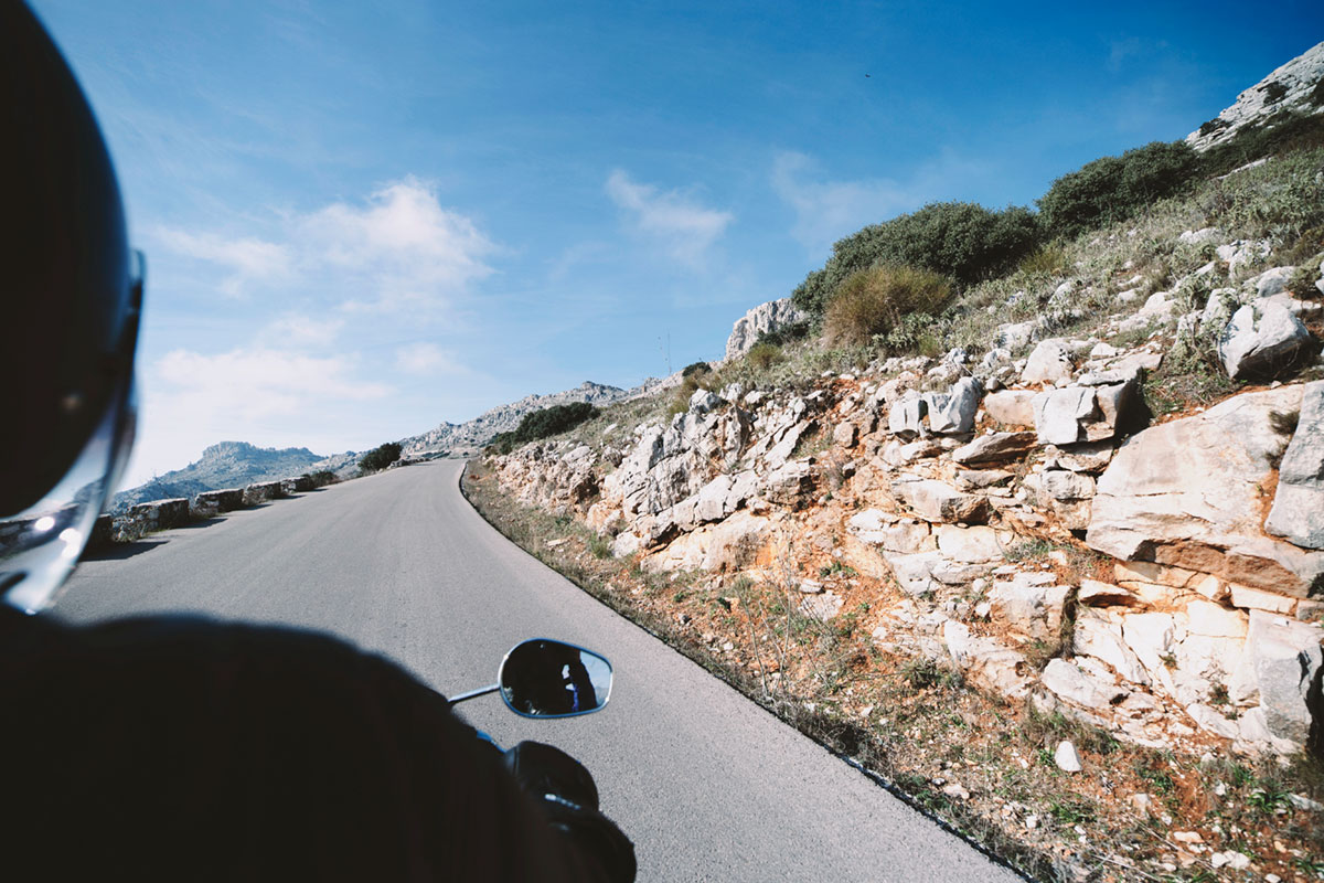 Ventajas de alquilar una moto cuando estás de viaje