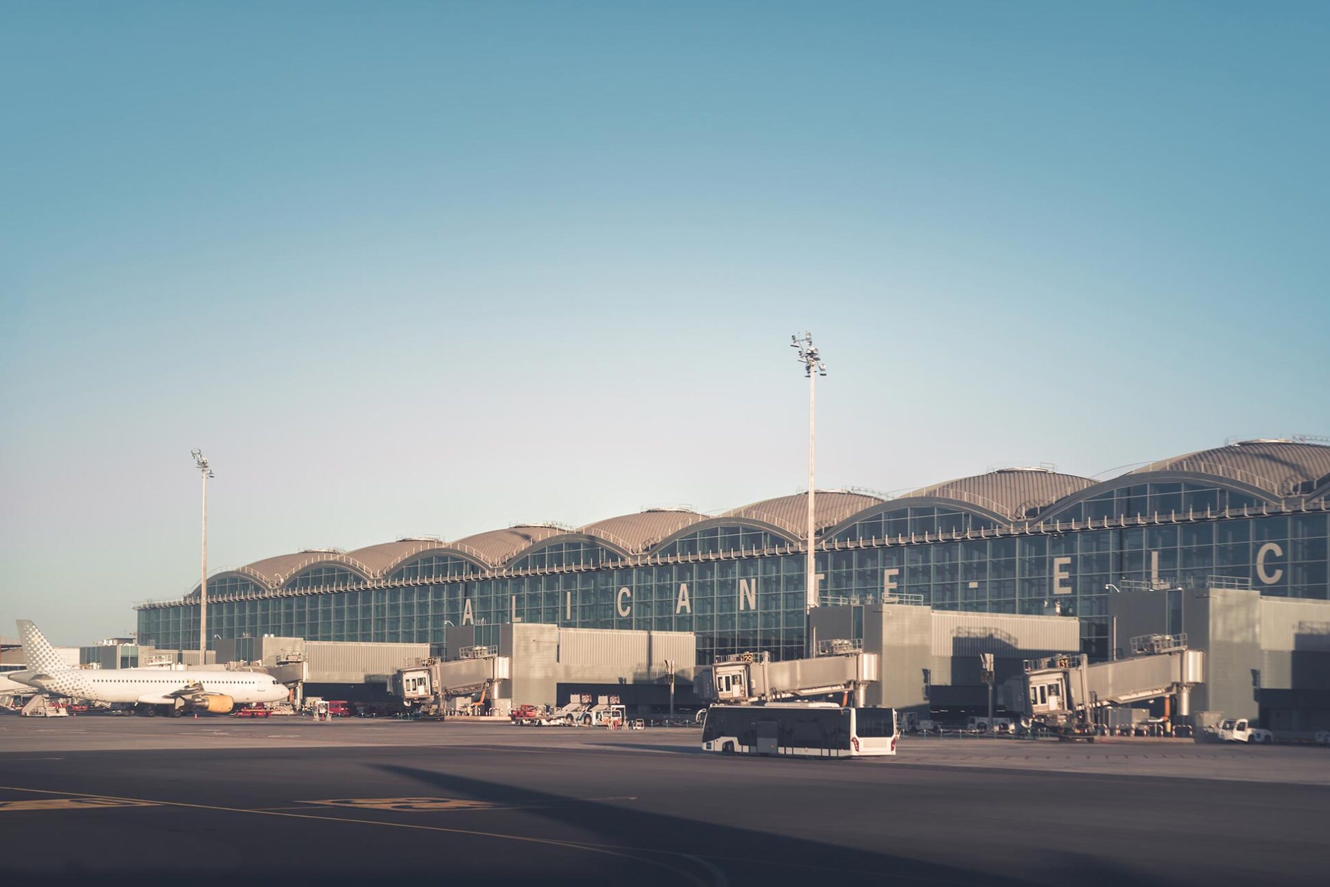 Alquiler de motos en el aeropuerto de Alicante