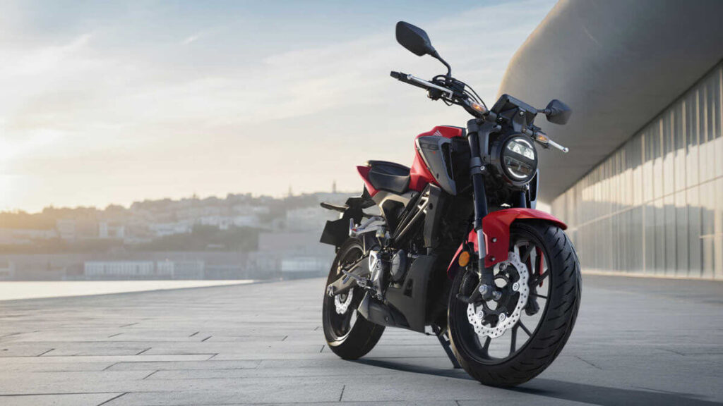 Honda CB125R escorzo
