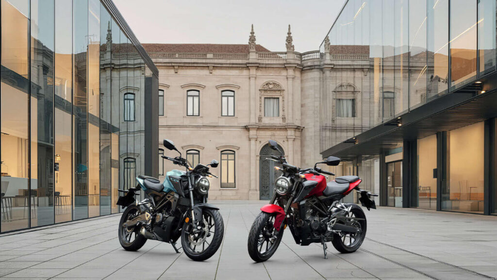 Honda CB125R en la calle