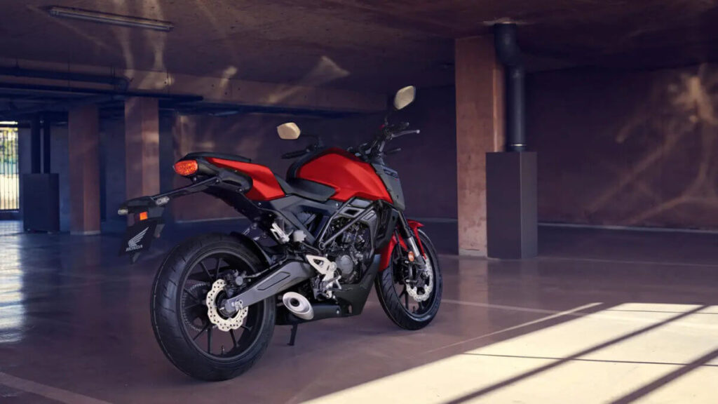 Honda CB125R en expositor