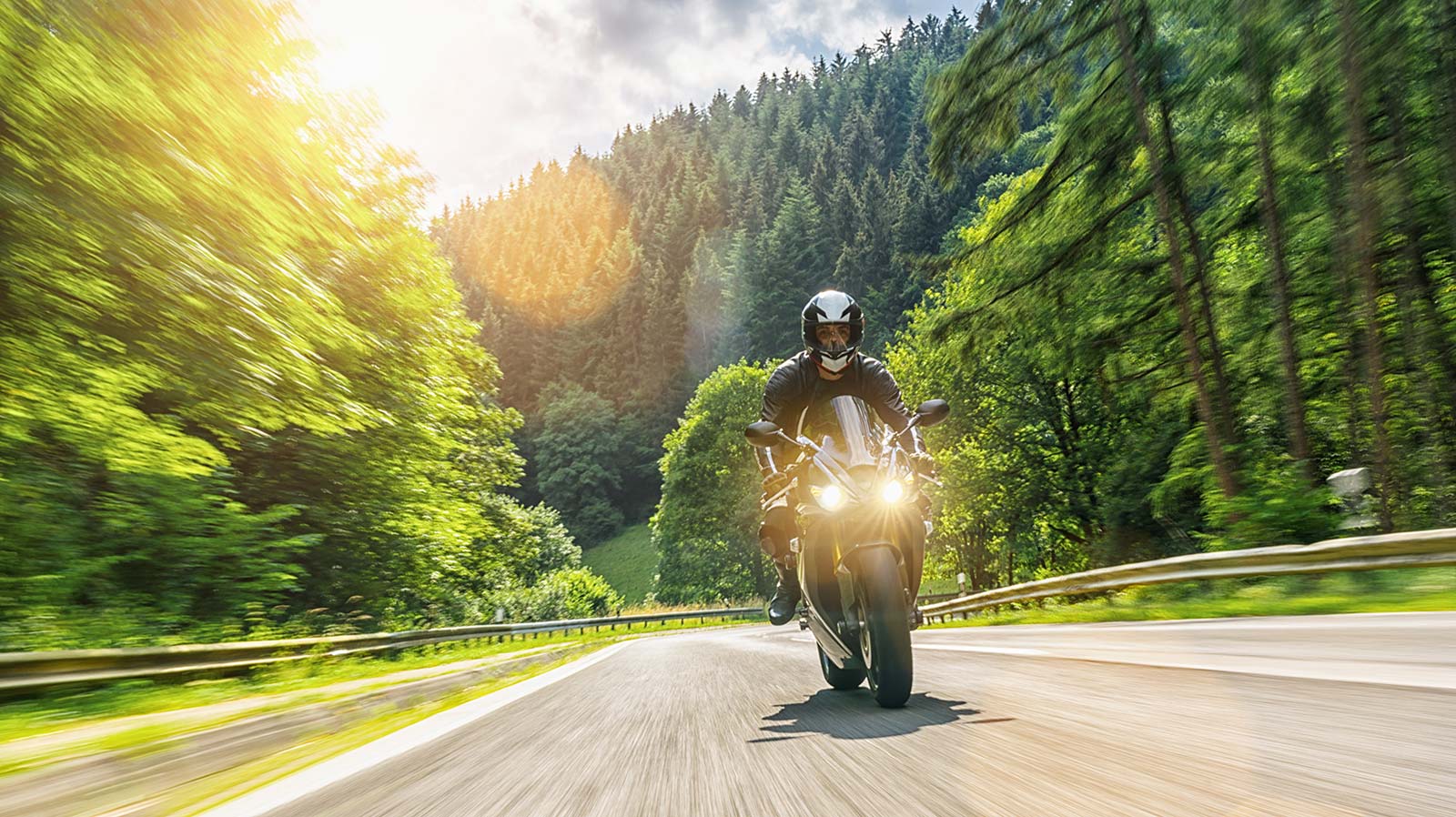 Las ventajas de alquilar una moto en tus viajes turísticos en lugar de usar otros medios de transporte