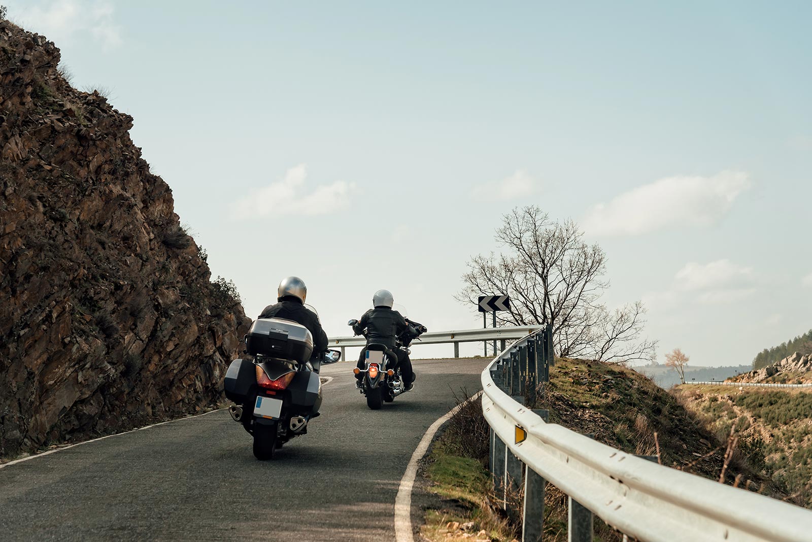 5 razones por las que alquilar una moto es la opción ideal para los turistas aventureros