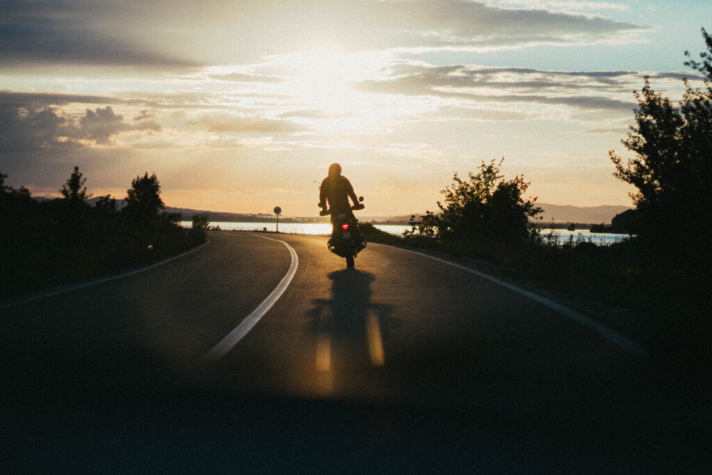 Miradores para ir en moto y ver el atardecer en Alicante